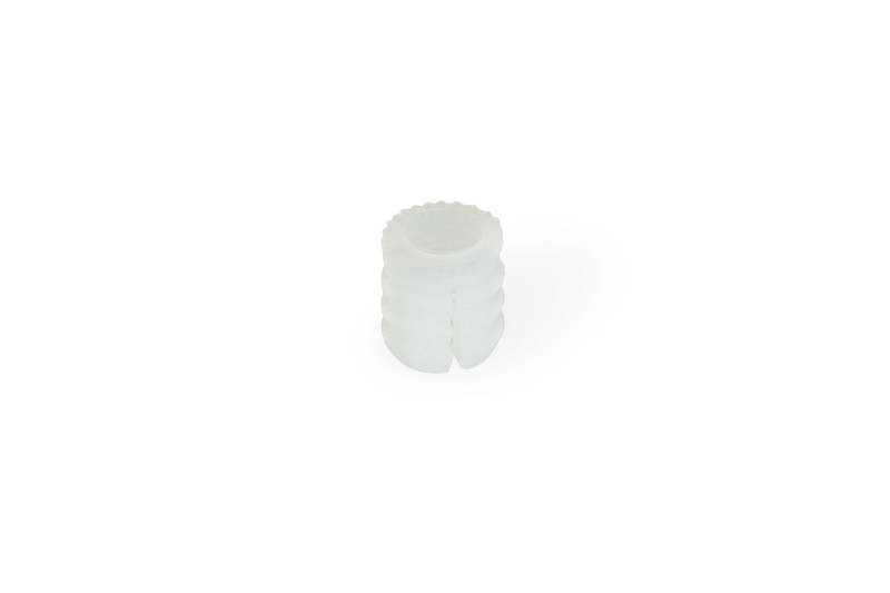 Įvorė plastikinė M6x10x13mm, su įpjova, balta